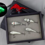 Kinkekarp "Pimedas Helendav"